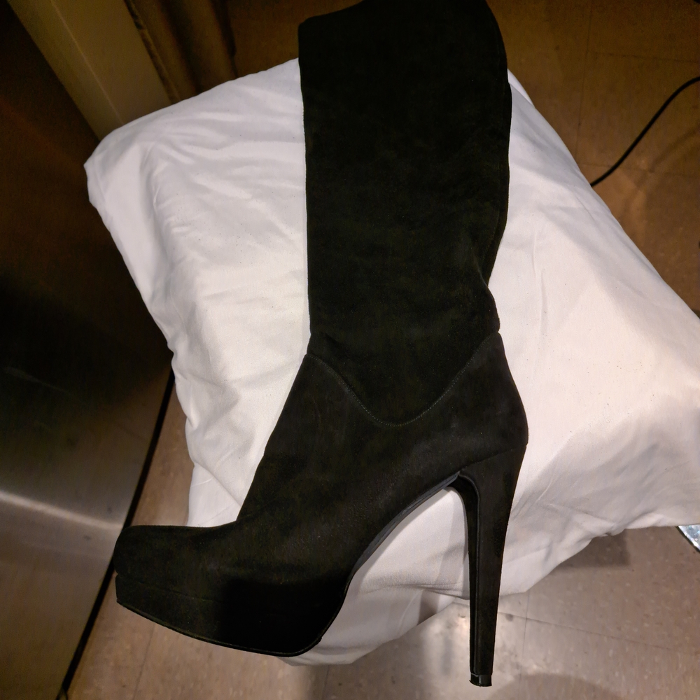 NWOT Stuart Weitzman Elegant Black Knee-High Women's Boots SZ7.5